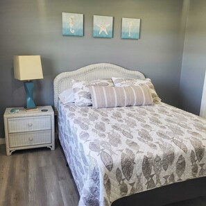 2 soverom, skrivebord, strykejern/-brett og wi-fi