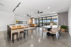 Interior - SUPERB LUXURY HOME - CONVENIENT LOCATION (Terranora)