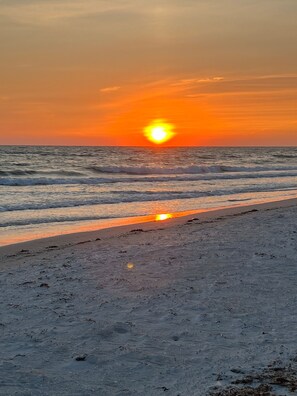 Solsenger og strandhåndklær