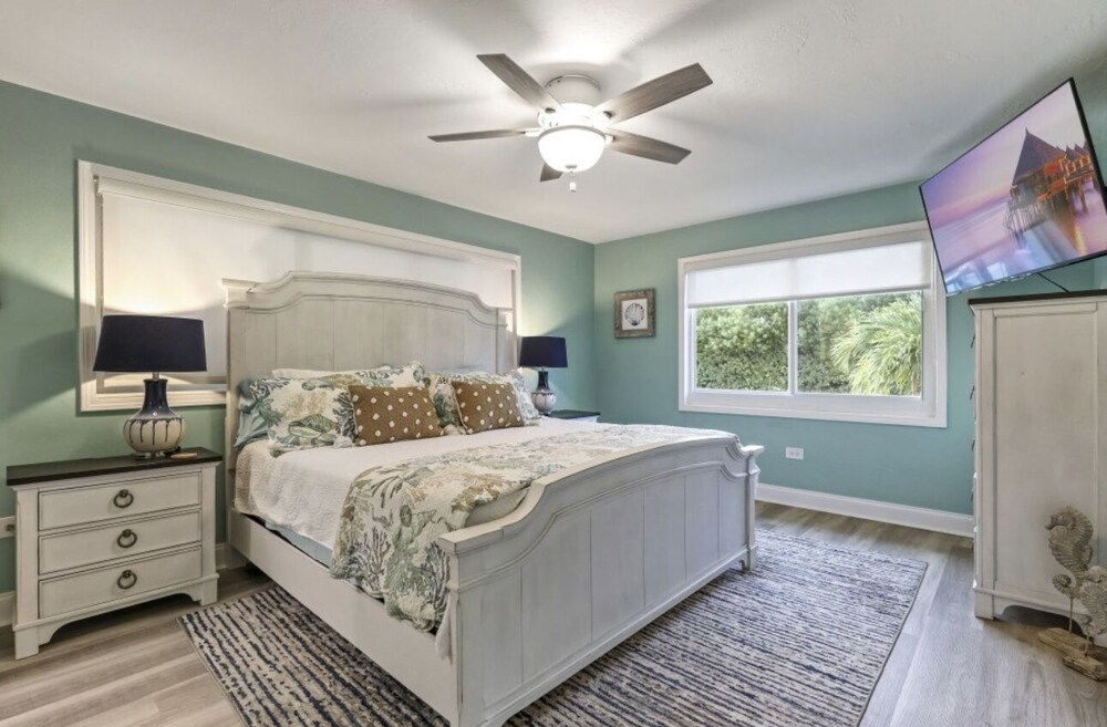 Reel Paradise in the Lower Keys 200 ft of dockage + heated pool