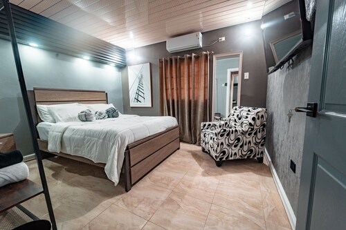 Modern two bedroom Caribbean Apartment 