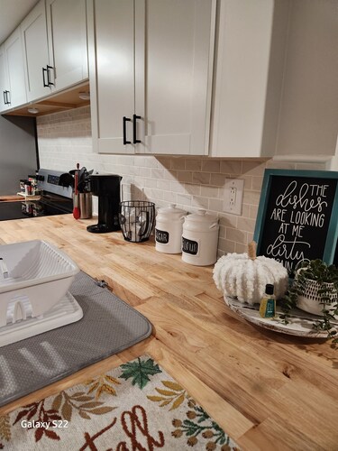 Remodeled home w/ firepit, large yard & amenities of home.  Quiet and cozy!  