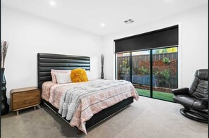 4 bedrooms, iron/ironing board, WiFi, bed sheets