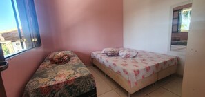 4 chambres, fer et planche à repasser, accès au Wi-Fi (inclus)