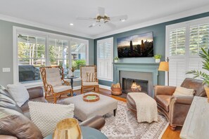 Smart TV, fireplace