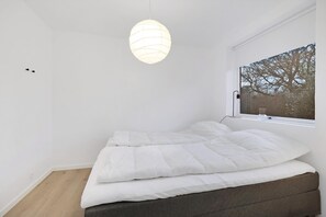3 bedrooms, free WiFi - Beautiful newly renovated summer house by the sea (Frørup)