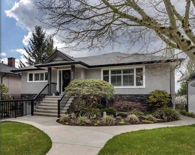 Private, comfortable, well-stocked suite close to mountains, ocean & downtown!