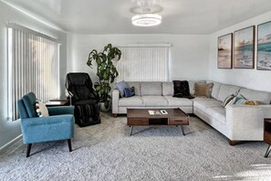 TV - Quaint Mid-Century Cottage by the Coast (Ventura)