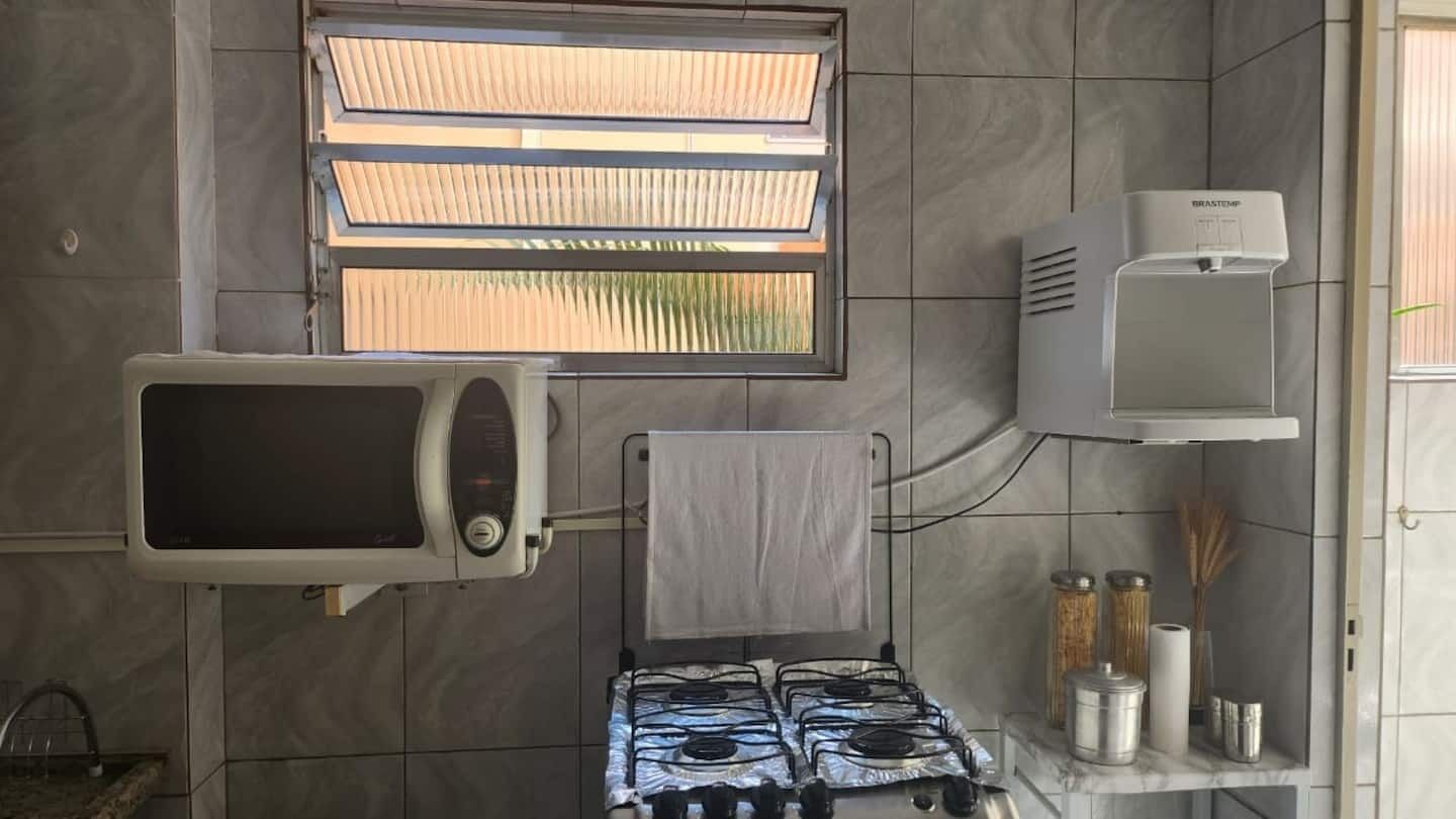 Geladeira, micro-ondas, fogão, cooktop