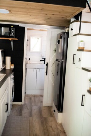 Fridge, microwave, stovetop, dishwasher