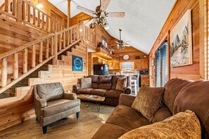 Smart-TV, Kamin, Tischtennisplatte, Bücher