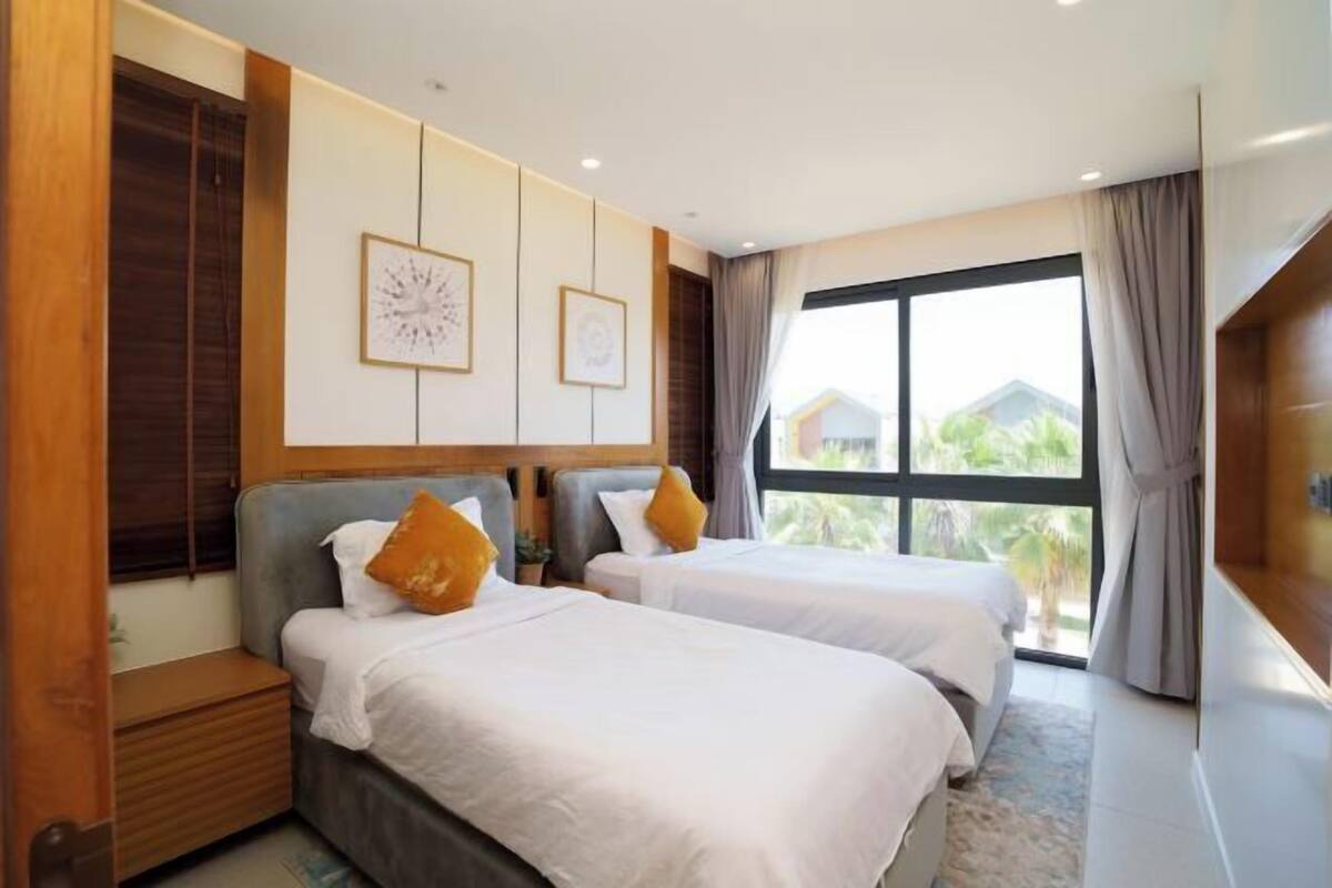 3 bedrooms, desk, laptop workspace, WiFi (free)