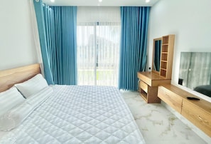 3 habitaciones, escritorio y espacio para trabajar con laptop