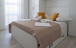 3 dormitoris, un bressol de viatge, wifi gratuïta i roba de llit 