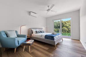 4 habitaciones, tabla de planchar con plancha y internet 