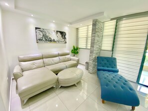 Smart TV, stereo - Endless Summer Family Retreat, Beach Front Condo + 5 Pools! (Loíza)