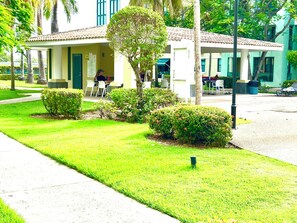 Property grounds - Endless Summer Family Retreat, Beach Front Condo + 5 Pools! (Loíza)