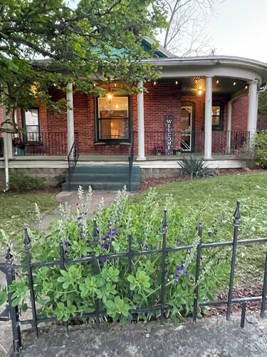 The Egret’s Nest Thayer/Mammoth Spring Unique Antique Home.. Amazing Details