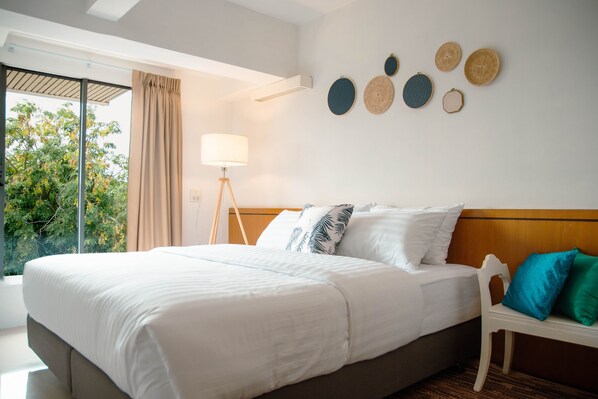 Deluxe King Room | Free WiFi, bed sheets - Alley and Pier (Bangkok)