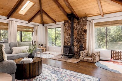 Serene Creekfront Cabin 2000 sqft | 20min to Yosemite