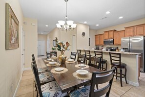 Dining - Paradise Palms Resort 5 Bedroom Private Pool Townhome (Kissimmee)