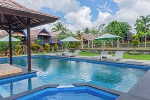 Outdoor pool - Green orry inn cafe & cottages  (Tetebatu)