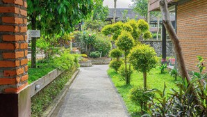 Garden - Green orry inn cafe & cottages  (Tetebatu)