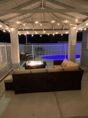 Pool - No Cleaning Fee! 7 beds Close to LV Strip & much more w/pool to cool Book Now!!! (Las Vegas)