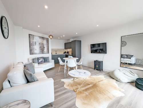 West Lodge, Bognor Regis -  a flat that sleeps 4 guests  in 2 bedrooms