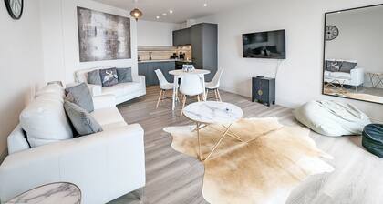 West Lodge, Bognor Regis - a flat that sleeps 4 guests in 2 bedrooms