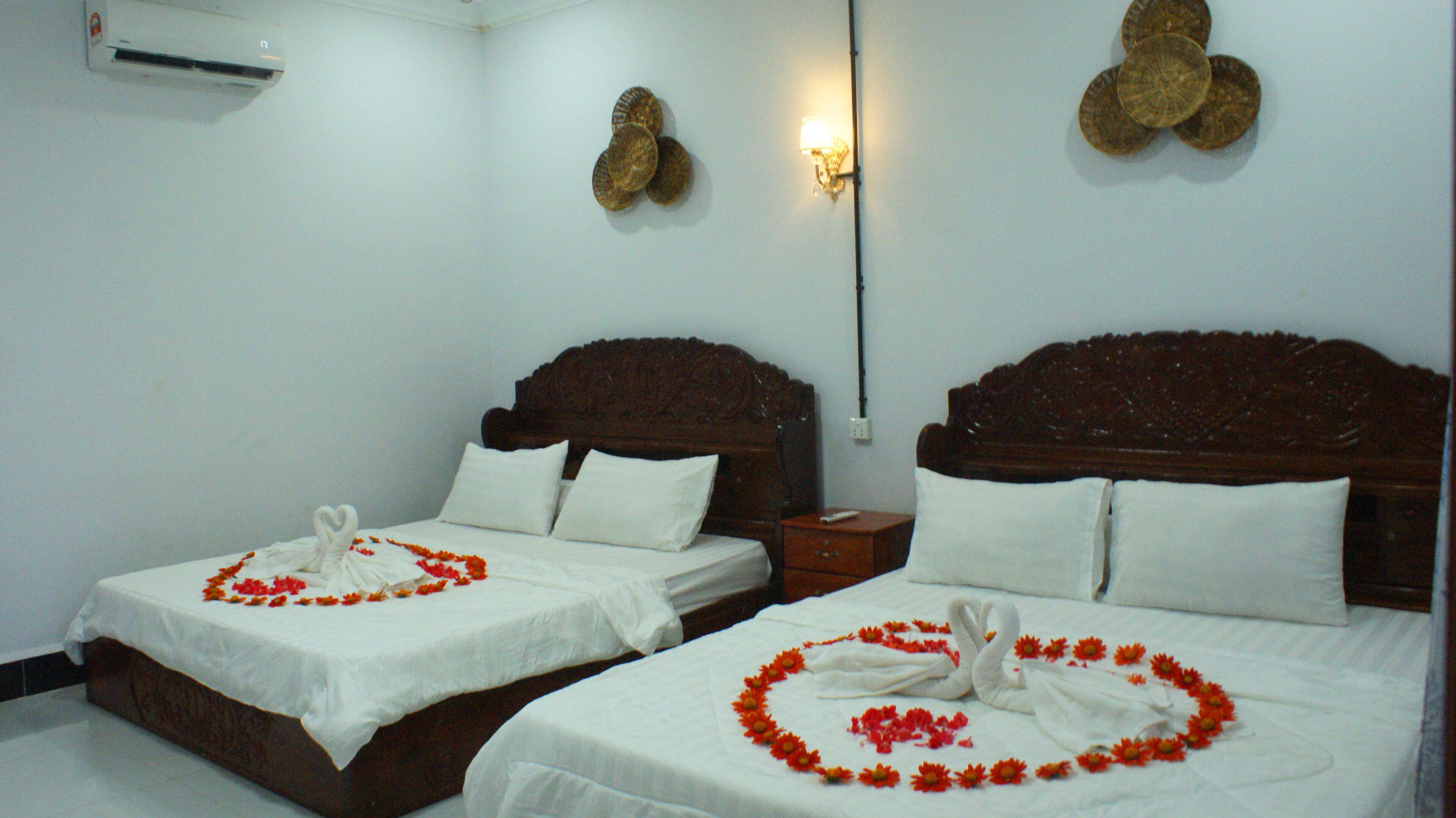 Bungalow Majestueux, 2 chambres, balcon, en bord de piscine