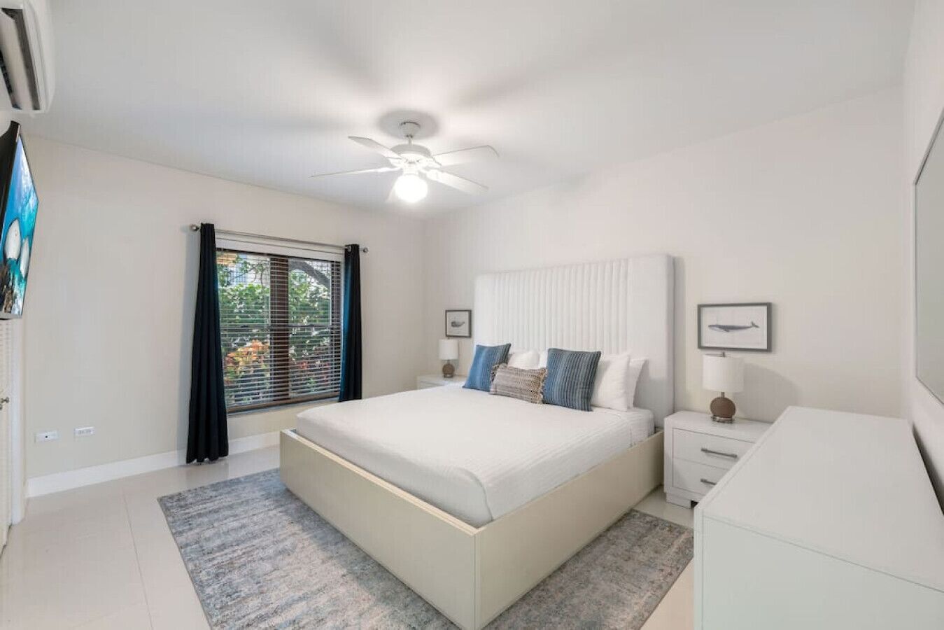 2 habitaciones, tabla de planchar con plancha y cuna de viaje 