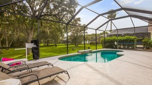 A heated pool - South facing pool home, gated community, 10 mins to Walt Disney World Resort! (Kissimmee)