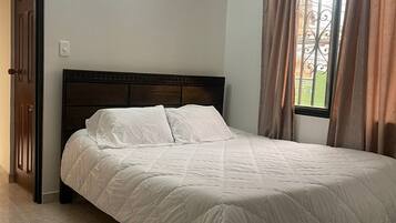 2 habitaciones, tabla de planchar con plancha, wifi y ropa de cama