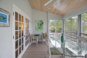 Dining - 2nd floor lakeview condo In Siesta Key with beach access - GBB 1275 (Saraota)