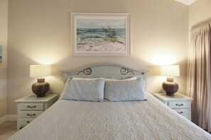 3 bedrooms, iron/ironing board, free WiFi, bed sheets - 2nd floor lakeview condo In Siesta Key with beach access - GBB 1275 (Saraota)