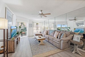TV - Relaxing Siesta Key condo with beach access - GBB 1374 (Sarasota)
