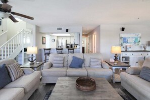 TV - Bayfront 3br 2nd floor condo in Siesta Key beach access - GBB 1389 (Sarasota)