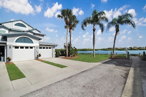 Property grounds - Bayfront 3br 2nd floor condo in Siesta Key beach access - GBB 1389 (Sarasota)