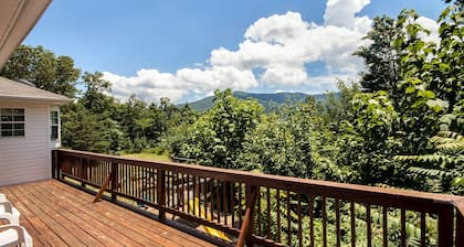 Sunridge Retreat is a secluded cabin in Luray, VA for large family and friends
