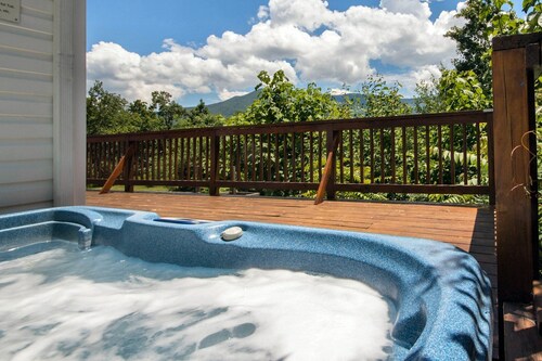 Sunridge Retreat is a secluded cabin in Luray, VA for large family and friends