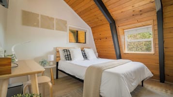 3 slaapkamers, een strijkplank/strijkijzer, gratis wifi, beddengoed