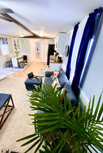 Cozy Cabin in Orlando - Snowbird Paradise