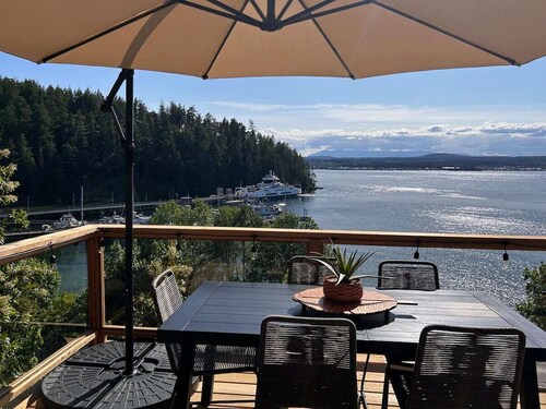 Brand New 2 Bedroom Oceanside Cabin w/ Spectacular Ocean views & Pet Friendly!
