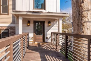 Terrace/patio - Lockeland Luxe｜Walk to 5 Points｜2 mi to Broadway (Nashville)
