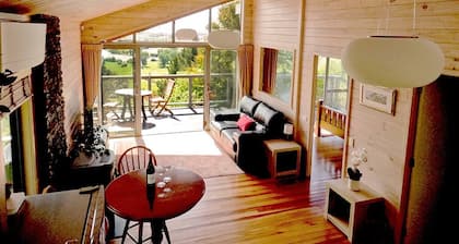 Awatea Cottage: Luxury Abel Tasman Getaway
