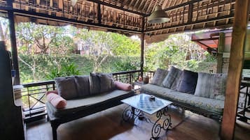 Exclusive Bungalow | Living area | Flat-screen TV