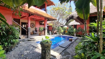 Family Bungalow | Living area | Flat-screen TV