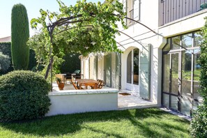 屋外ダイニングエリア