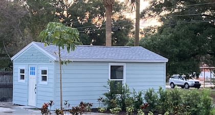 St Pete/gulfport Tiny little small home